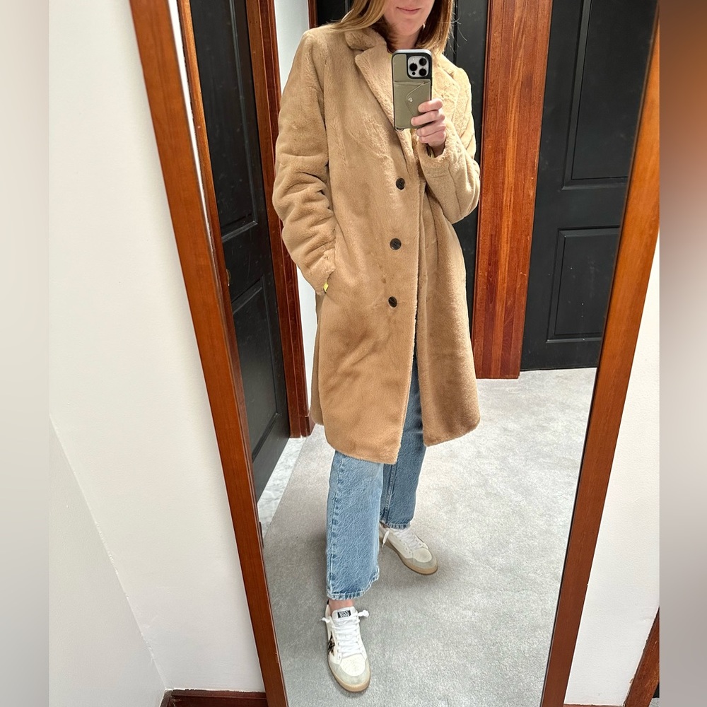 *LIKE NEW* DKNY faux fur coat sz Medium